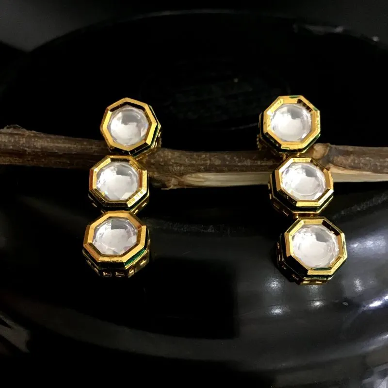 Single Layer Kundan Choker Set With Matching Dangelers